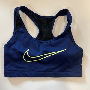 Nike women’s sports bra size small